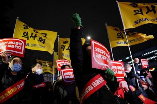 由于医生的抗议，韩国将健康警报提高到“严重”