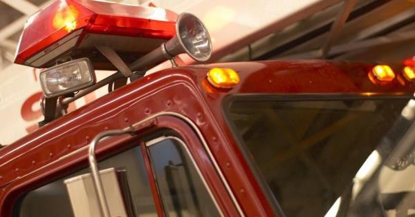 近70名消防员响应富兰克林县回收中心大火