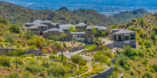 走进亚利桑那州的斯科茨代尔，百万富翁移民在这里创造了全国最热门的房地产市场之一