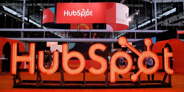 华尔街对Salesforce日益壮大的竞争对手HubSpot十分关注，不管谷歌是否会提出收购要约
