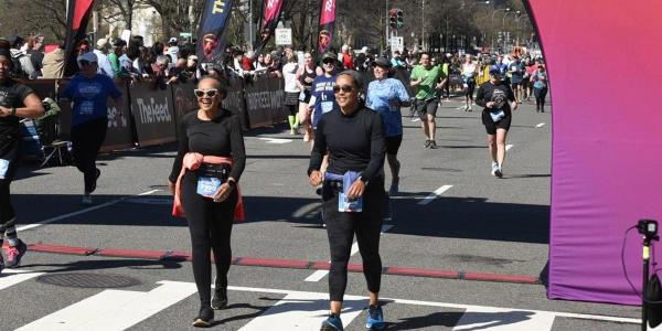 一位跑半程马拉松的82岁老妇人分享了3个改变她心脏健康的简单习惯